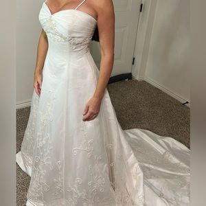 Beautiful new wedding dresses nothing over $500
